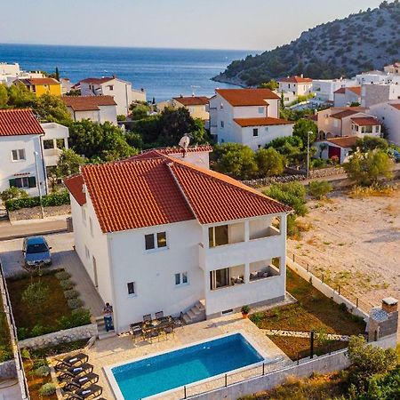 Holiday Home Mb Ražanj エクステリア 写真
