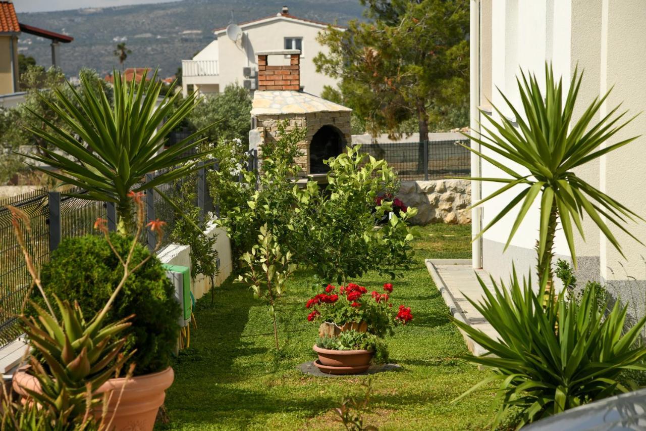 Holiday Home Mb Ražanj エクステリア 写真