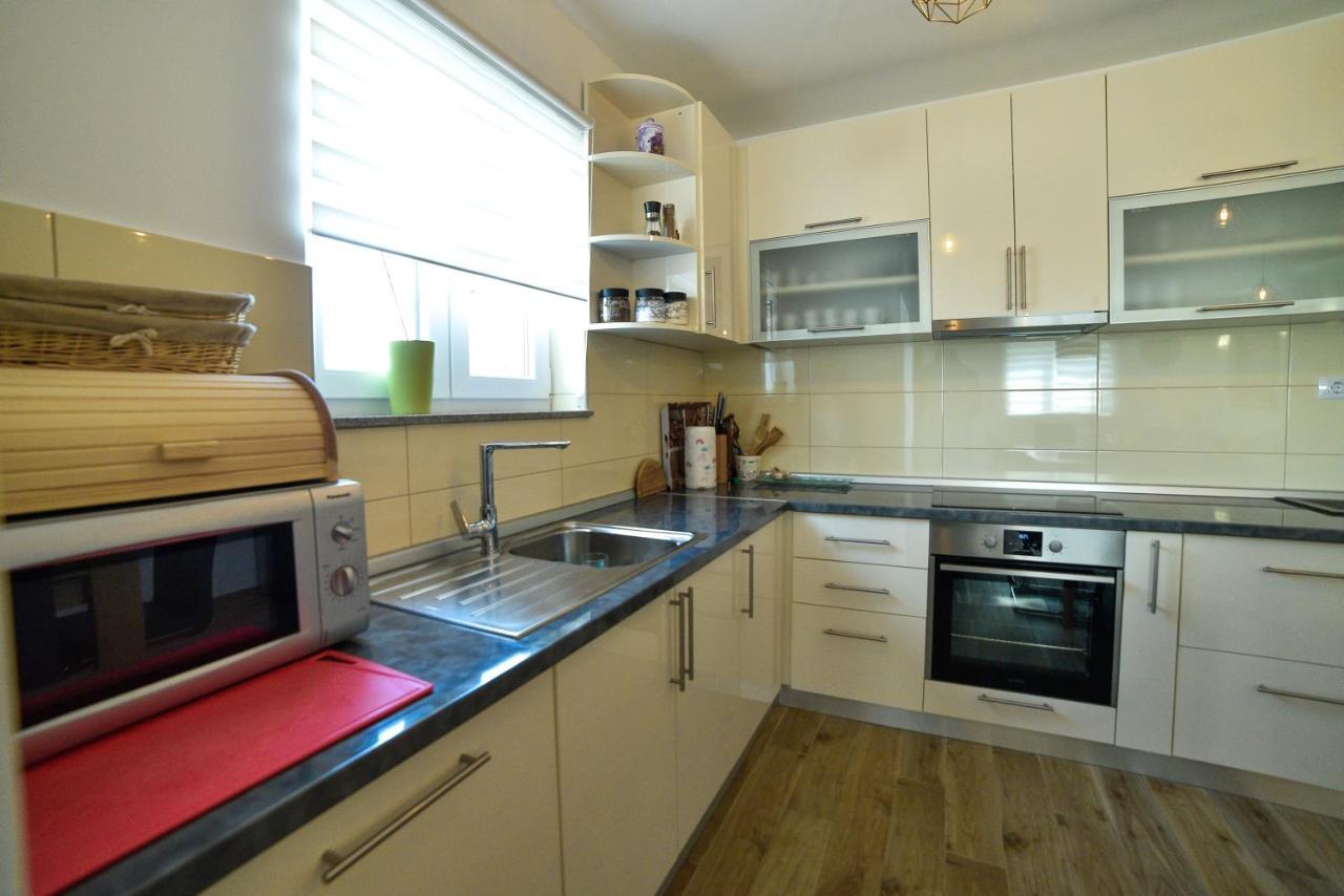 Holiday Home Mb Ražanj エクステリア 写真
