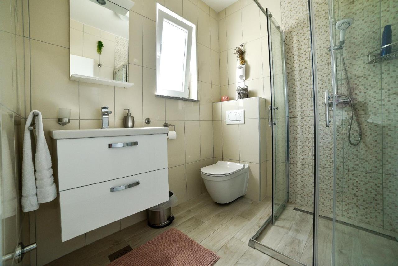Holiday Home Mb Ražanj エクステリア 写真