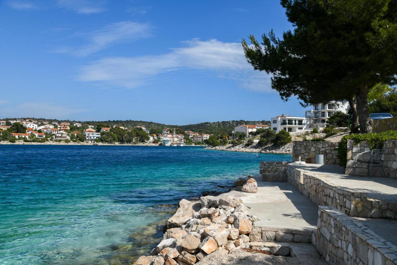 Holiday Home Mb Ražanj エクステリア 写真