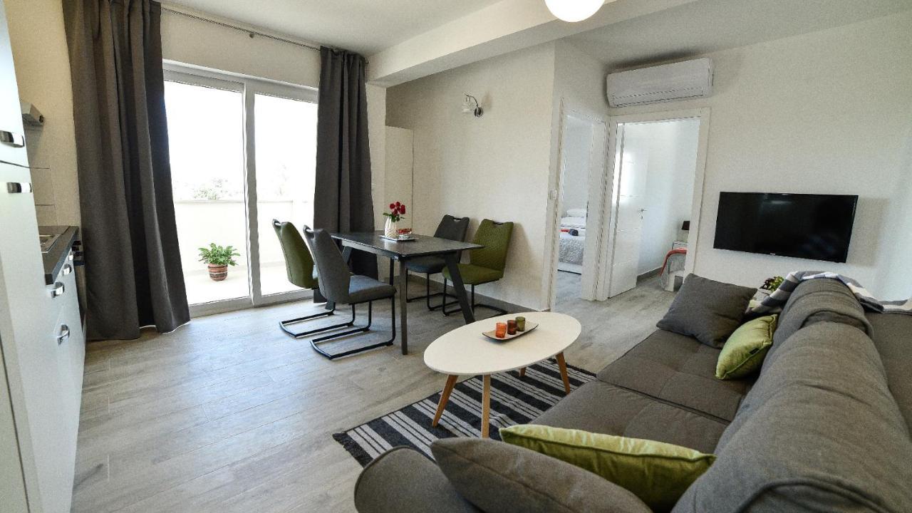 Holiday Home Mb Ražanj エクステリア 写真