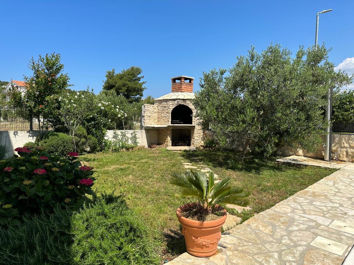 Holiday Home Mb Ražanj エクステリア 写真