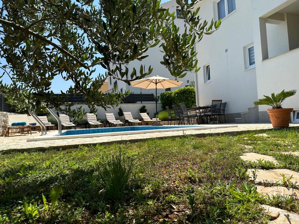 Holiday Home Mb Ražanj エクステリア 写真