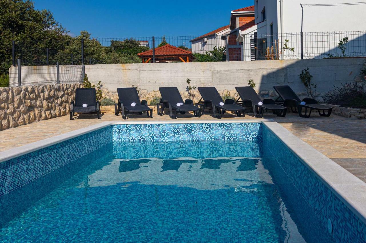 Holiday Home Mb Ražanj エクステリア 写真